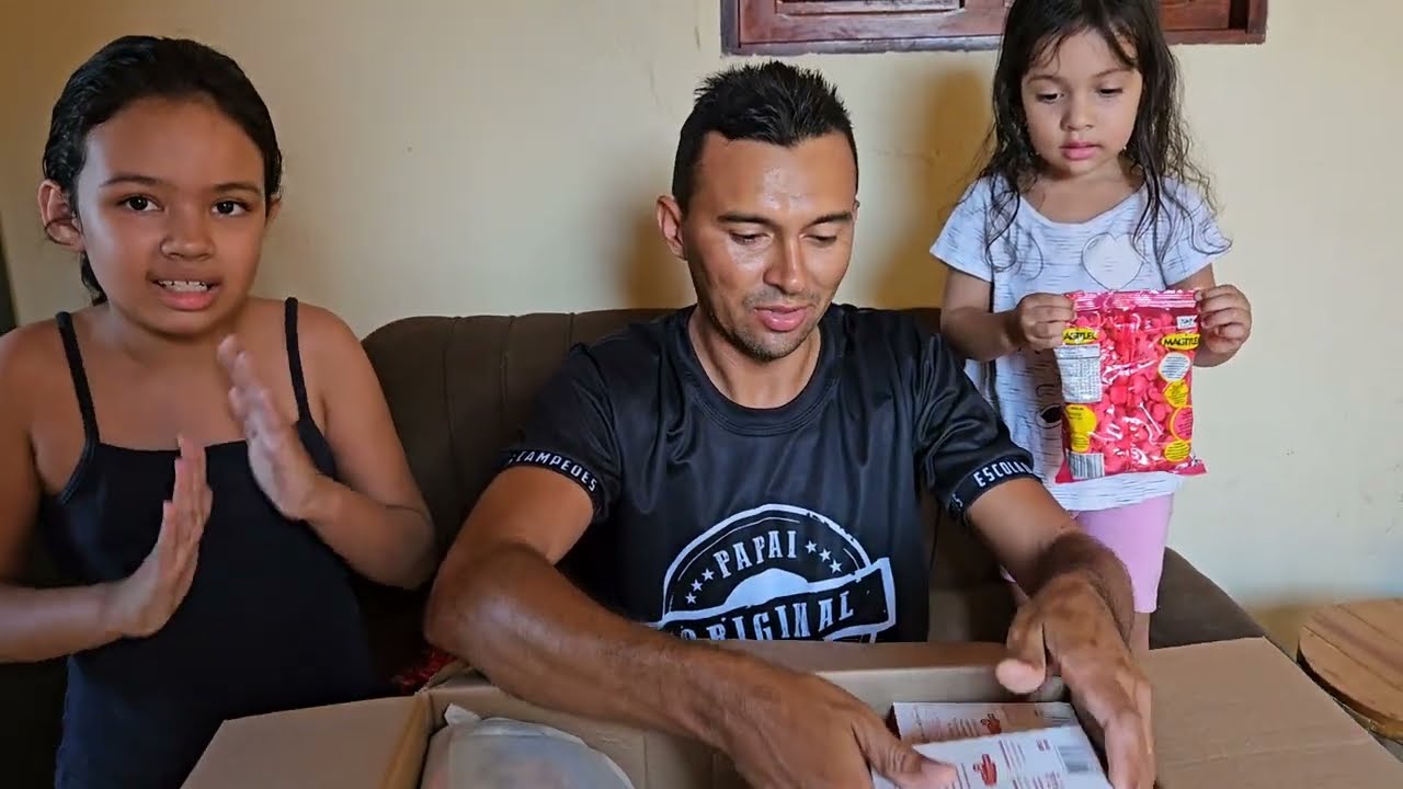 TARCISO VIDA NO CEARÁ E FILHAS GANHAM PRESENTES 🎁 DE SEGUIDORA DO CANAL, VEJA AS REAÇÃO DELES 😁✨️