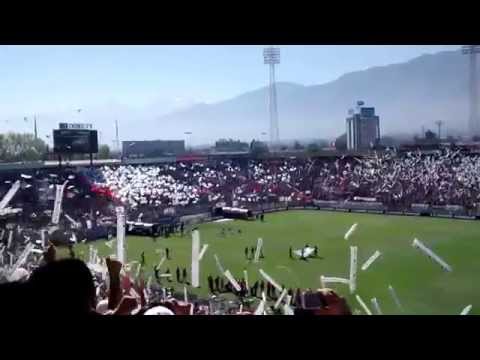 "Salida Colo Colo campeón vs wanderers 2014" Barra: Garra Blanca &bull; Club: Colo-Colo