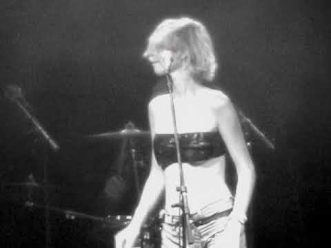 Videoclip de Fade to Grey — Vive la fête