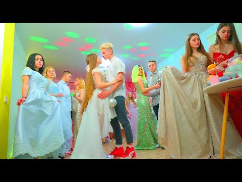 New Year's Ball at Diana's school! | Diamond Girl VS Sapphire Girl!