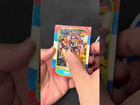 Cracking Open a 1986 Fleer Pack in Search of a Michael Jordan Rookie Card 👀🔎🏀