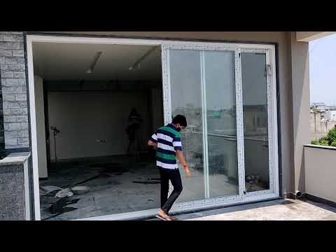 Vinyl sliding window