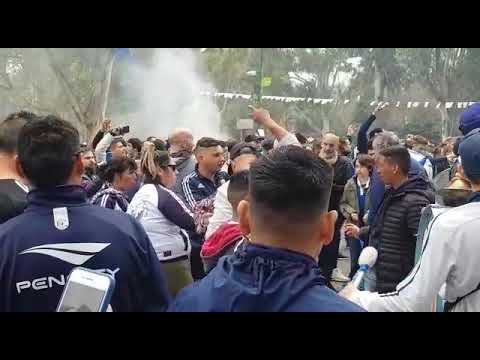 Un día histórico que se vive como tal en el viejo estadio de 60 y 118 donde se respira Maradona