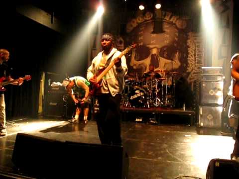 Infectious Grooves - Immigrant Song - Bruxelles