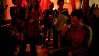 Les Barbes au cul - Cinq sens (Tryo)