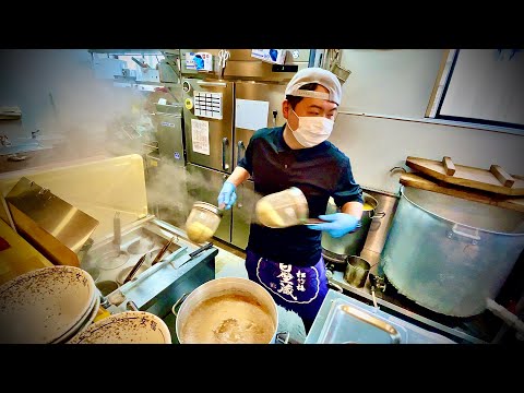 ¡Lleno de clientes habituales! ¡La amada tienda de ramen local está dirigida por un talentoso chef de ramen a quien se le confió la sucursal en el extranjero de un famoso restaurante! “Hakata Bunpuku” ｜ comida callejera japonesa