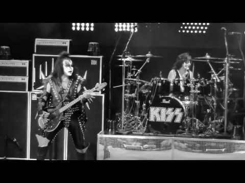 Kiss - C'mon And Love Me (Live)(Kiss Kruise V - 2015 / Indoorshow One)