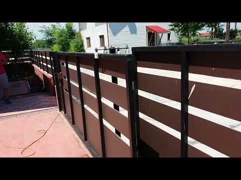 Doua locuri de parcare in curte