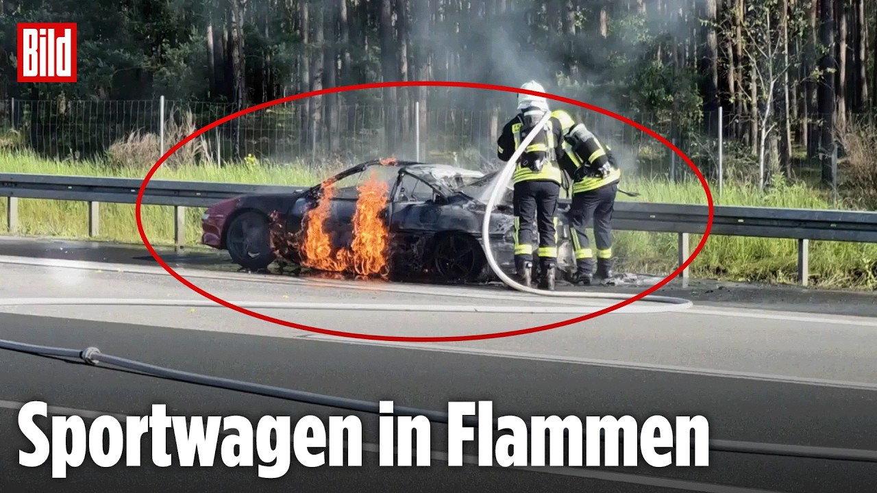 BRANDENBURG: Ein Auto fängt plötzlich Feuer! Sportwagen brennt auf A10 aus
