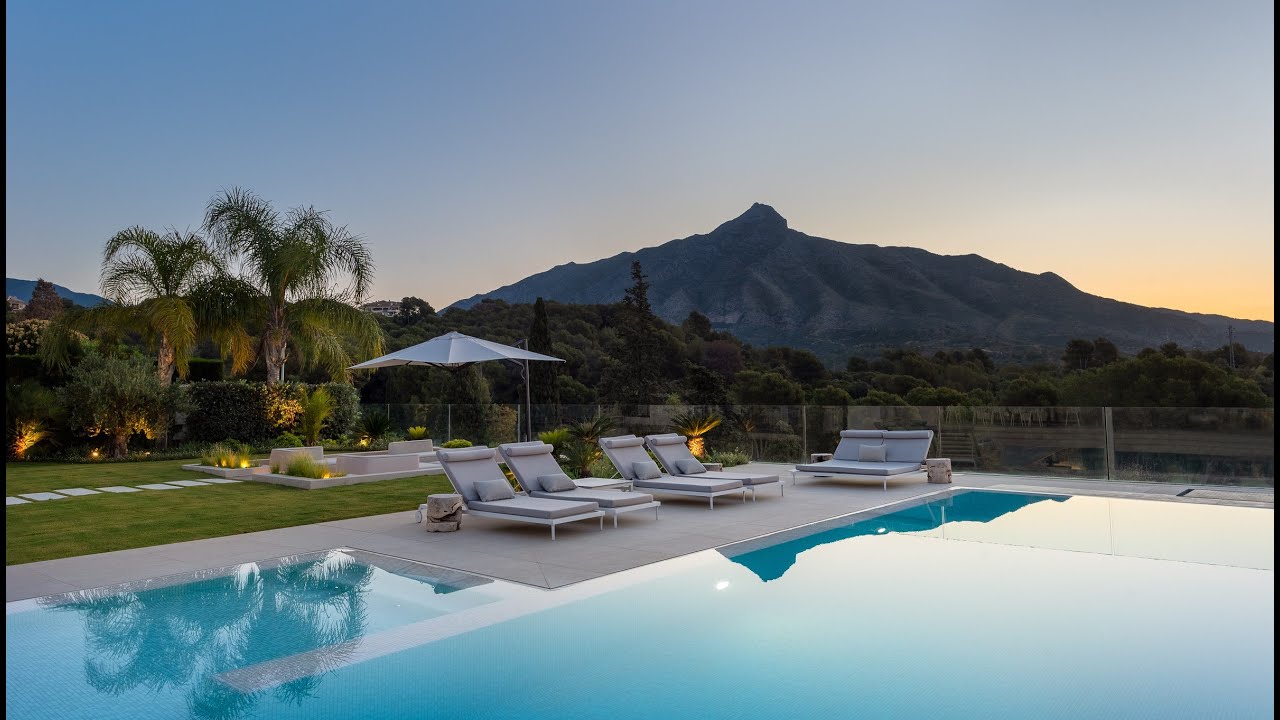 Villa en venta en Nueva Andalucia, Marbella