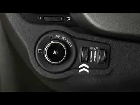 Headlight Controls-How to use the headlight, tail lights and parking lights in 2017 Fiat 500X