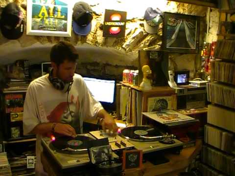 STRICTLY FEMALE MC Vinyl Underground Set - Intro by D-SEW on 9th of July 2012