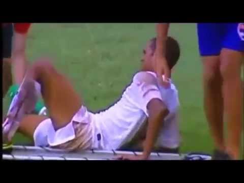 Los camilleros mas torpes del futbol !!!!!