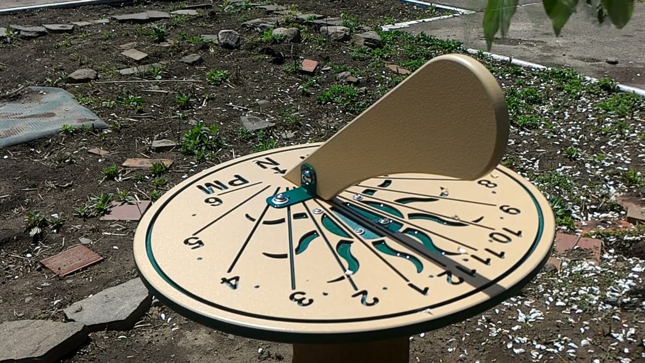 What are some advantages and disadvantages of using a sundial? Tipseri