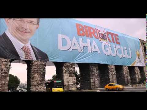 PM Davutoğlu’s campaign banner covers priceless Roman aqueduct