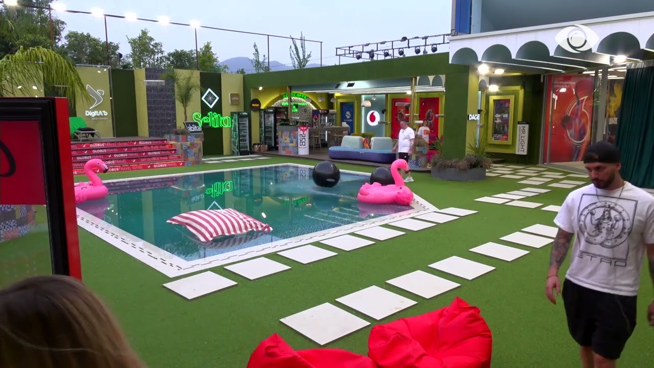 Heidi me mision sekret, bind banorët të bëjnë gëzuar me Coca-Cola