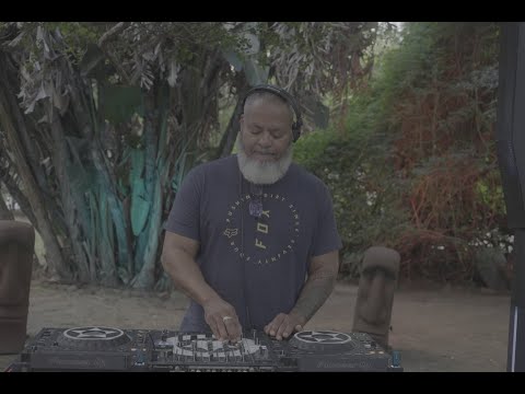 TreeHouse sessions live with Alton Miller  (USA)