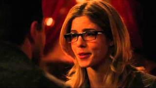 Arrow: Oliver & Felicity Hot Scene!