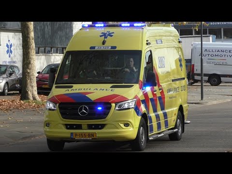 Verschillende Ambulances met spoed in Helmond
