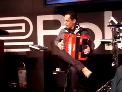 NAMM 2011: Sample of the Roland FR-18 diatonic V-Accordion