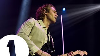 5 Seconds of Summer - Valentine (Radio 1&#39;s Teen Awards 2018) | FLASHING IMAGES