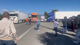 La protesta dei panificatori a Sibari: tir in colonna lungo le corsie