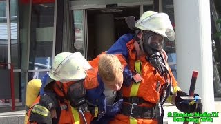 preview picture of video 'GEFAHRGUTEINSATZ IN BANK - Feuerwehr Backnang & Winnenden im Einsatz - [Ü]'