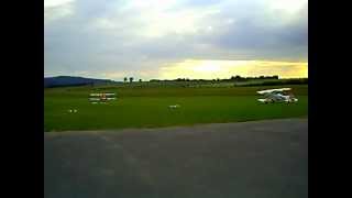 preview picture of video 'Start von zwei Bücker Jungmann vom Flugplatz Anspach'