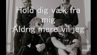 The Dreams - backstabber (lyrics)