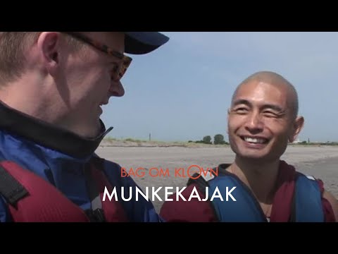 Bag om Klovn - Munkekajak