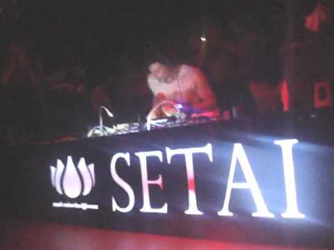 THOMAS GOLD plays Vincenzo Callea vs William Naraine - "Turn Off The Lights" (Ivan Gough Rmx)