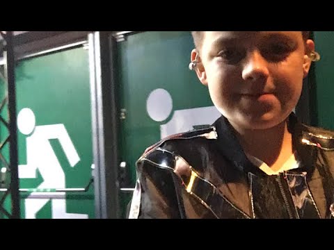 Gustav visar sin loge i Talang