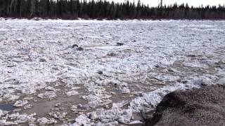 preview picture of video 'Hay River breakup, May 2012'