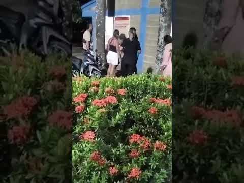 Tierralta Córdoba,  algunas personas en vez de ayudar a separarlas incitan a la pelea