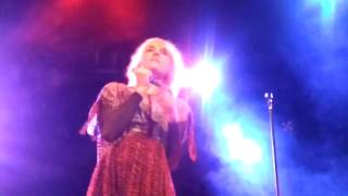 Iisa - Perjantai (live @ Olympia-kortteli, 13.1.2017)