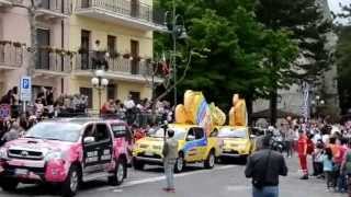 preview picture of video 'Guardiagrele Saluta il Giro - Carovana del Giro d'Italia 2013'