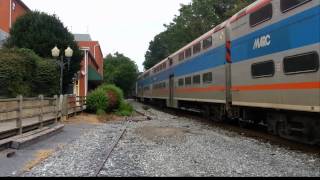 preview picture of video 'MARC train arrives at Gaithersburg taken with Galaxy S3'