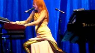 Tori Amos - 2009-10-07 - Berlin, Germany - Abnormally Attracted to Sin