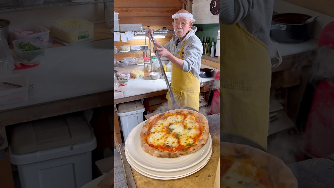 ジブリの世界に迷い込んだような森の中のピザ屋さん