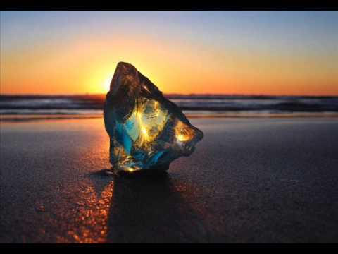 Mango & Aeron Aether feat. Civil Servants - Searching For A Memory