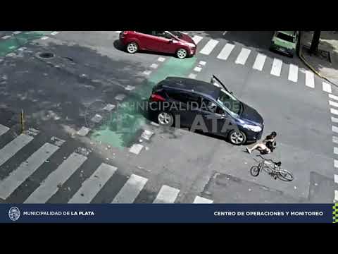 Chocaron un auto y una bici: Un joven resultó herido y requirió asistencia del SAME