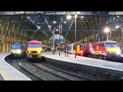 DB Class 90 90028 New paint job. LNER top link duty. #train #railways