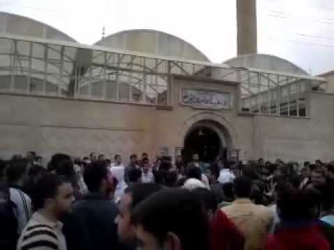 مظاهرة خرجت من جامع أبو عبيدة في حي التعاونية في مدينة حماة في جمعة "طرد السفراء"