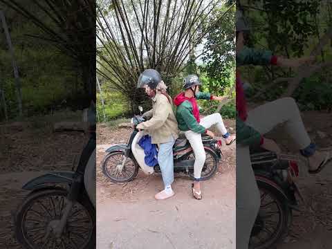 Ngồi Xe Máy Sai Cách 🏍️😆 #shorts