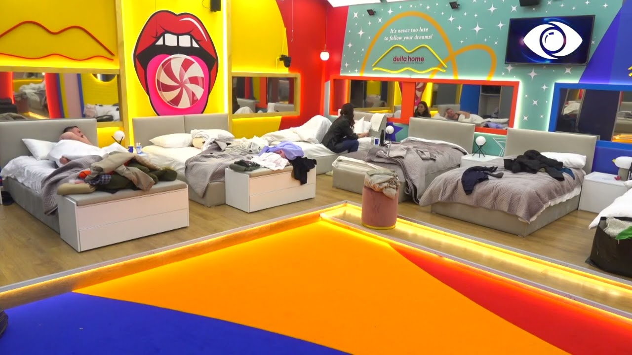 Ai është shumë i dhënë pas teje/ Diola bisedon me Kiarën