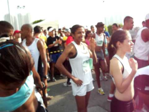 Concentração na largada da 3ª Corrida Shopping Internacional