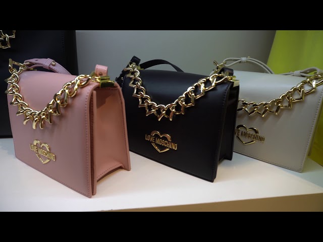 Vídeo relacionado con Love Moschino Mochila de poliuretano con diseño elegante, color negro, NEGRO, talla única
