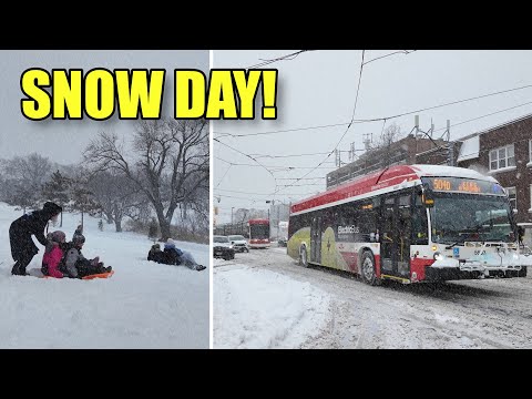 Freezing Cold Snowstorm Hits Toronto | Broadview Walk (Jan 2026)