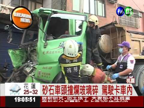 未保持車距撞前車 鋸車門救駕駛