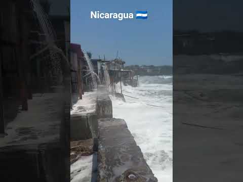 fuerte ola 🌊 en Corinto chinandega #nicaragua #fypシ゚viral #turismo #playa #nicaragualinda